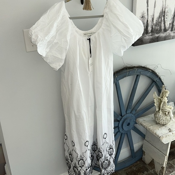 ⭐️NWT English Factory Embroidered Puffed Sleeve Midi Dress⭐️ - Picture 4 of 7